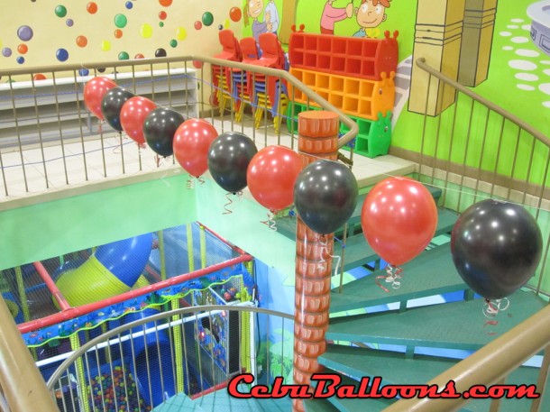Balloon-deritas at Play Maze