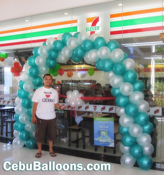 7ft Balloon Arch at Seven Eleven