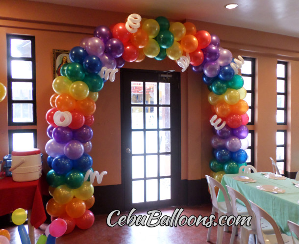 Colorful Entrance Arch for a Disney Up theme Balloon Setup at AA's Barbeque Guadalupe