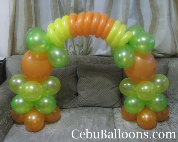 Hawaiian Cake Arch