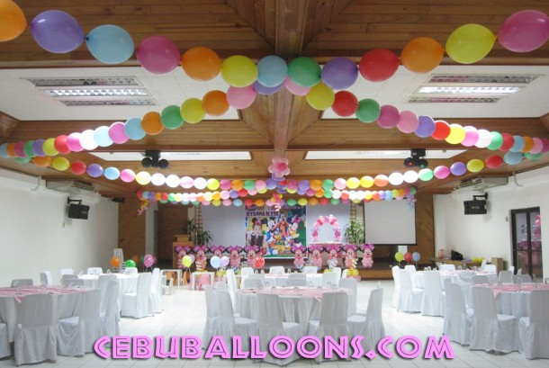 Linking Balloons Ceiling Decoration
