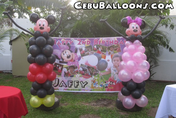 Mickey & Minnie Balloon Sculptures at Villa Esperanza