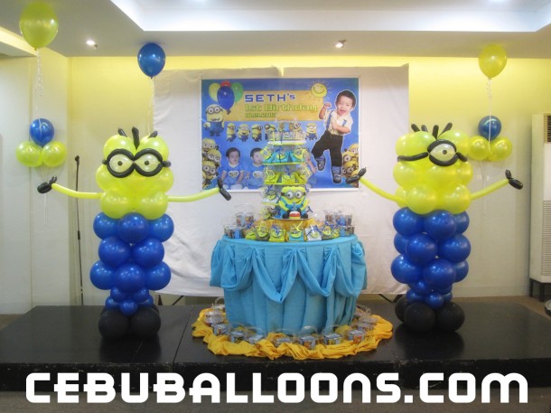 Minions Balloon Sculpture at Mango Park Hotel