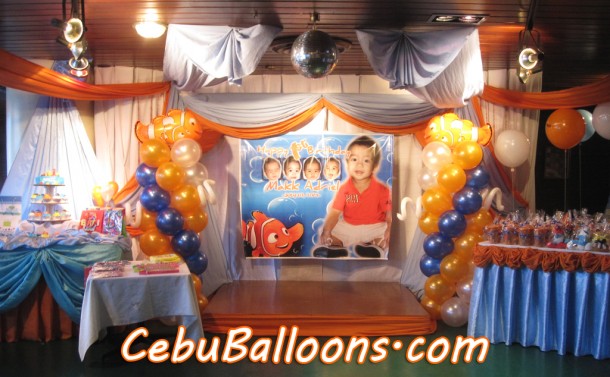 Nemo Balloon Columns at Royal Concourse