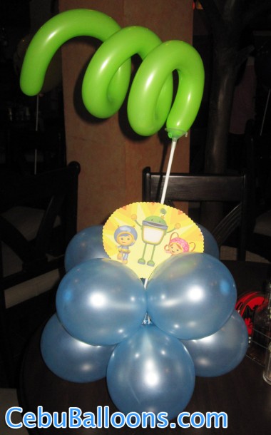 Simple Umizoomi Balloon Centerpiece