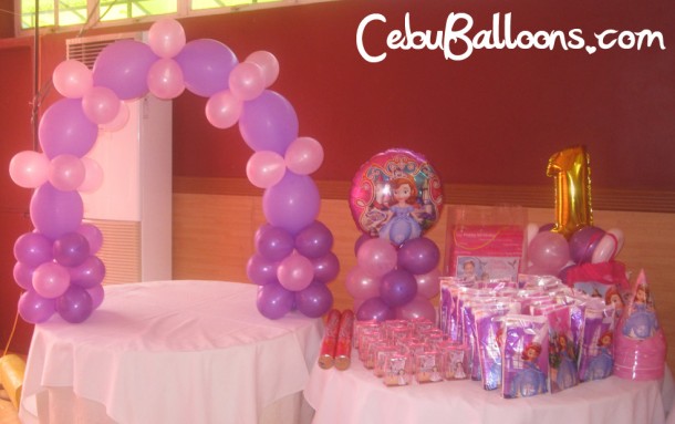 Cake and Giveaways Table (Sofia the First)