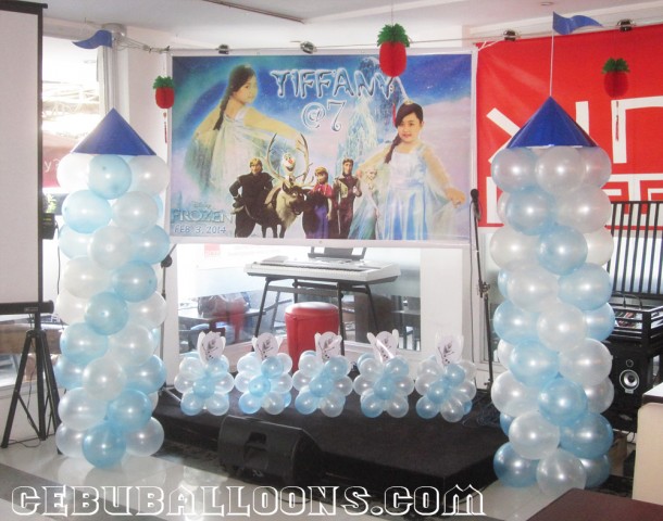 Frozen Theme Balloon Columns at Xing Cafe