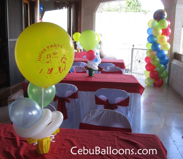 Superman Balloon Centerpieces