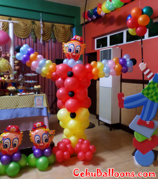 Clown Balloon Sculpture - Full
