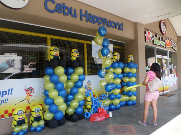 Lisa check the Balloons at Cebu Happyworld Playhouse