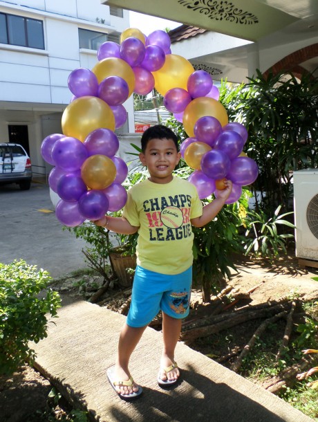 Sam bringing the Cake Arch at Patio Isabel