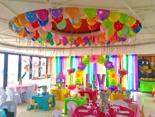 Venue with assorted decorations